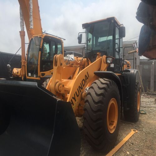 Xe xúc lật Hyundai 1,8 khối