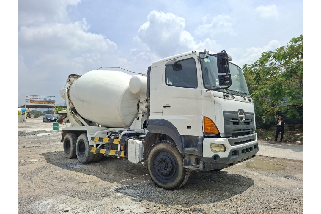 Xe trộn bê tông hino cũ đời 2015