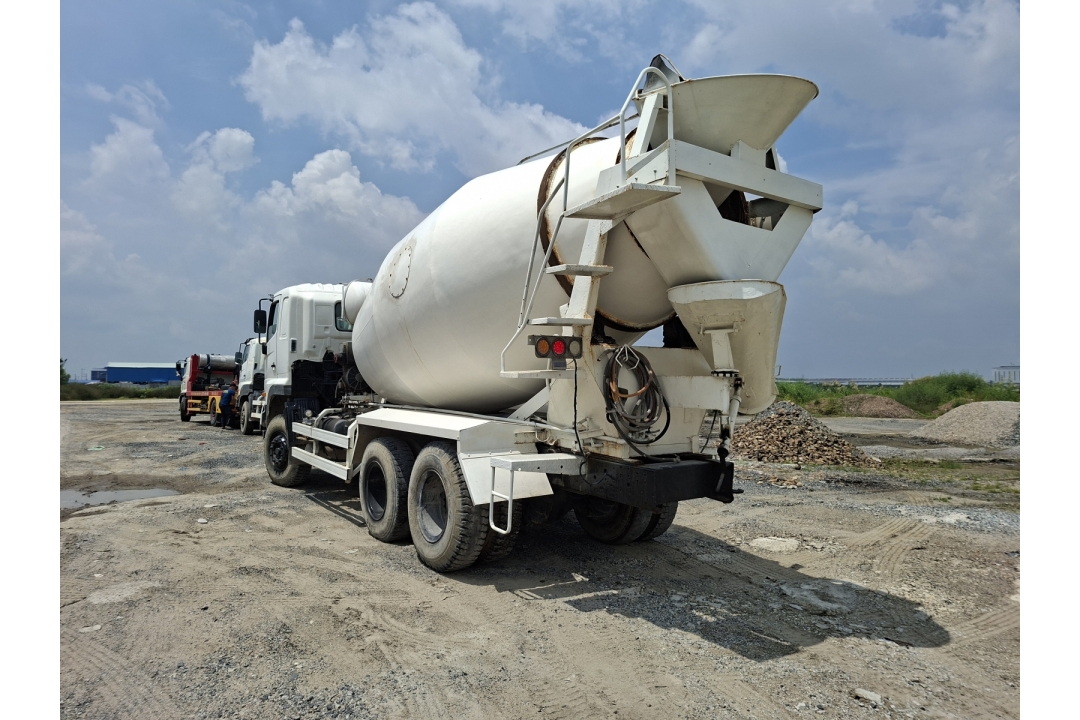 Xe trộn bê tông hino cũ đời 2015