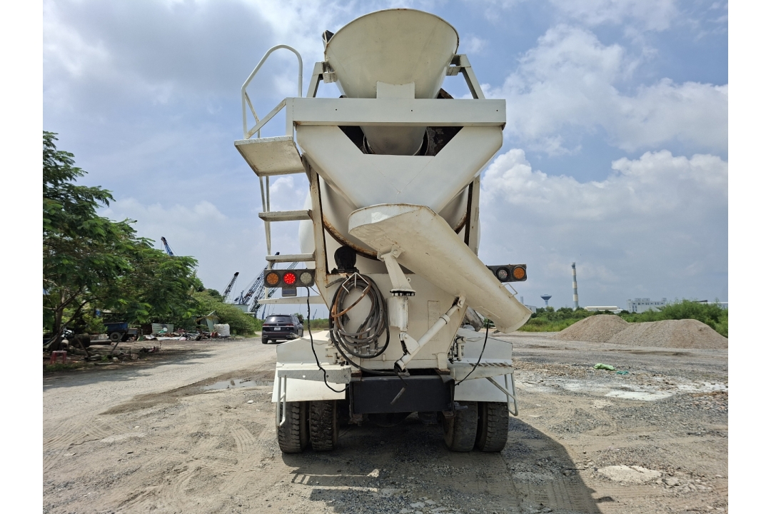 Xe trộn bê tông hino cũ đời 2014