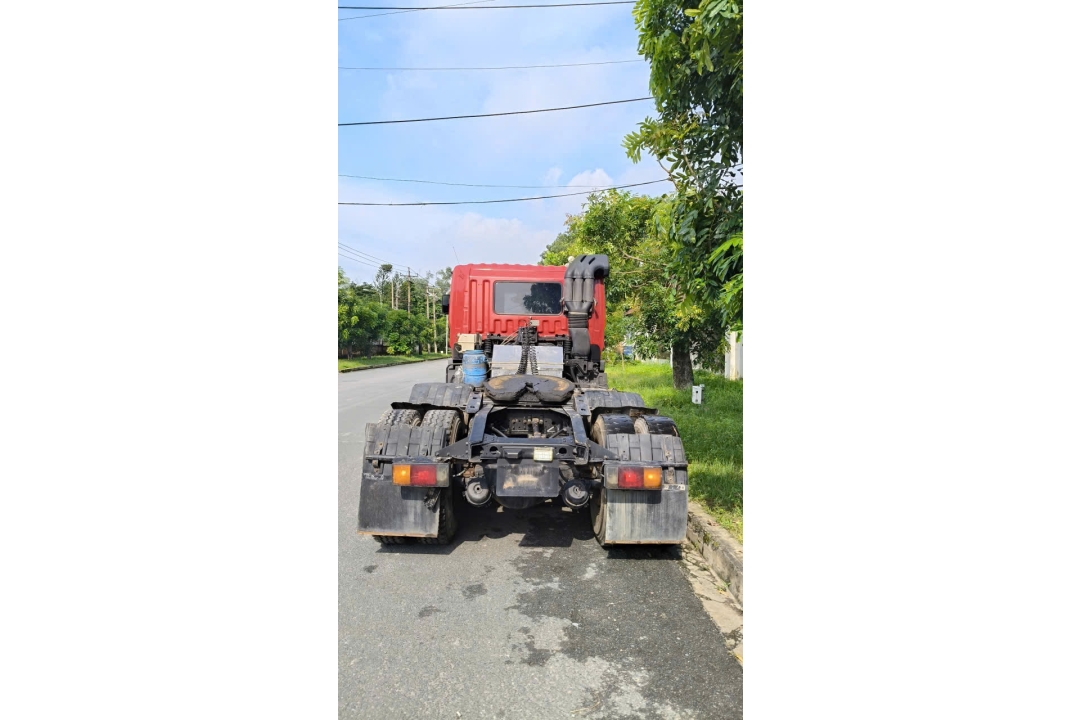 Đầu kéo Hyundai HD1000 cũ