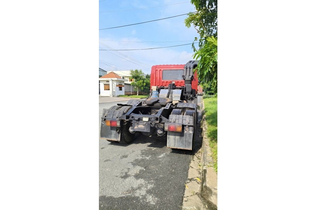 Đầu kéo Hyundai HD1000 cũ