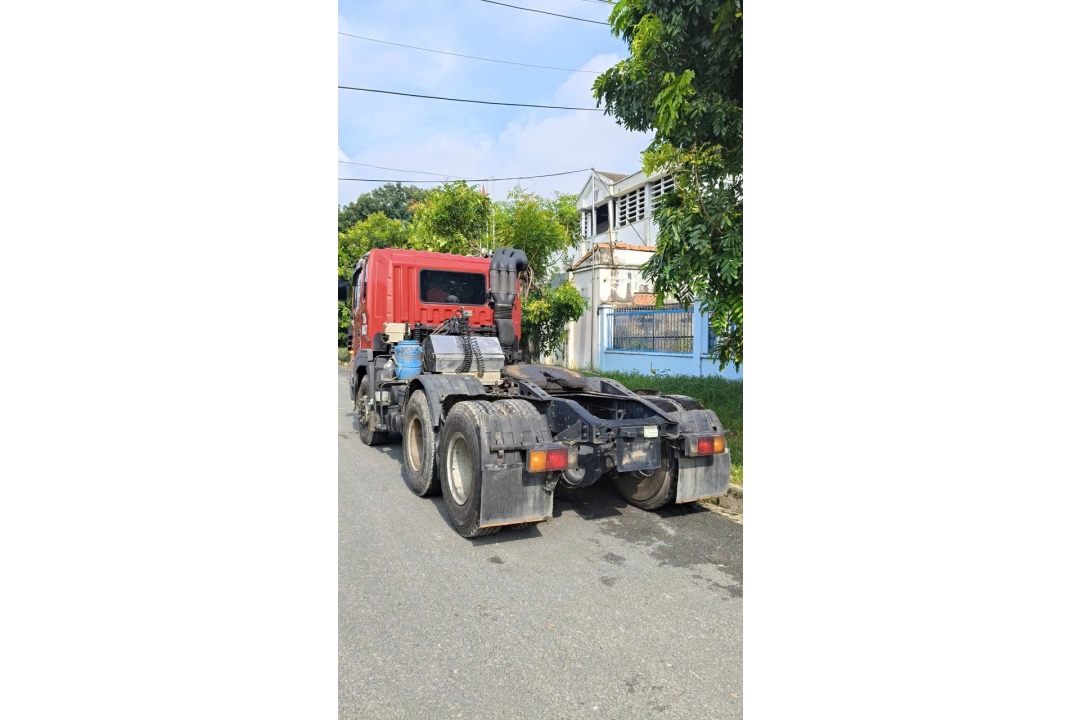 Đầu kéo Hyundai HD1000 cũ