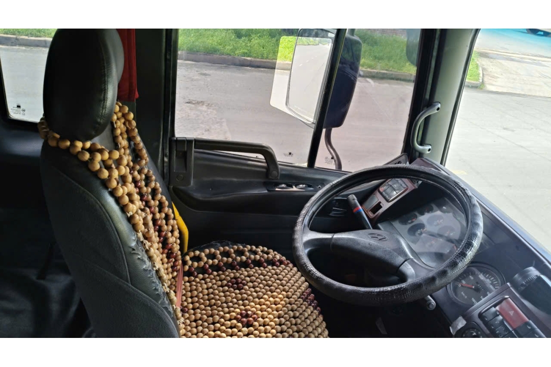 Đầu kéo Hyundai HD1000 cũ