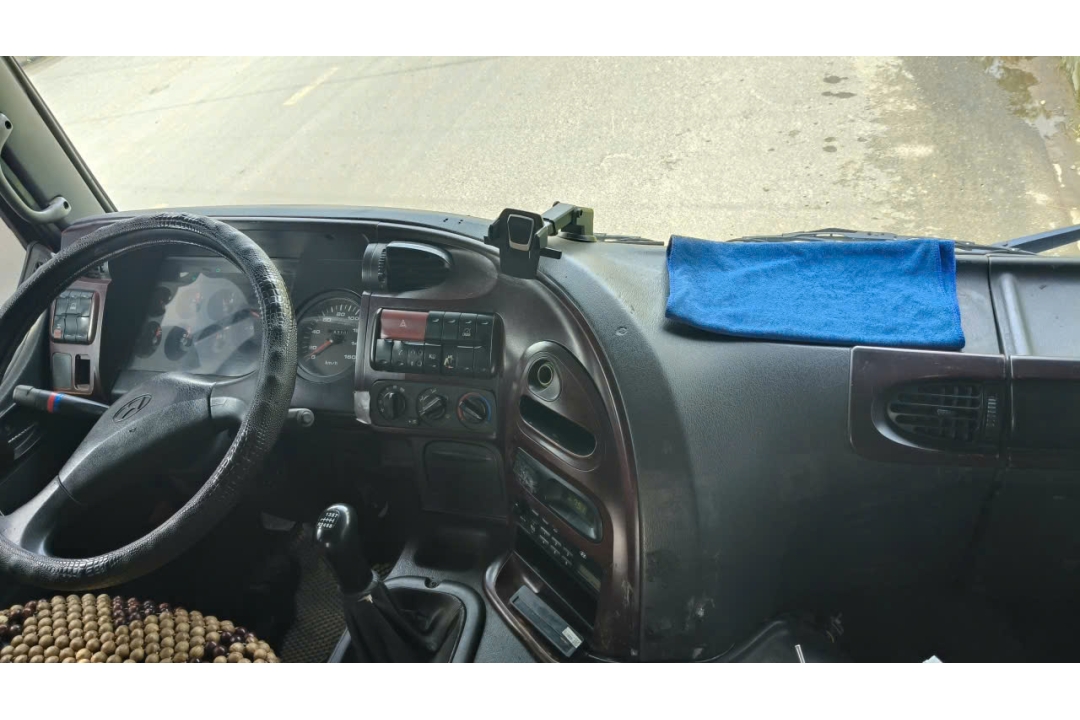 Đầu kéo Hyundai HD1000 cũ