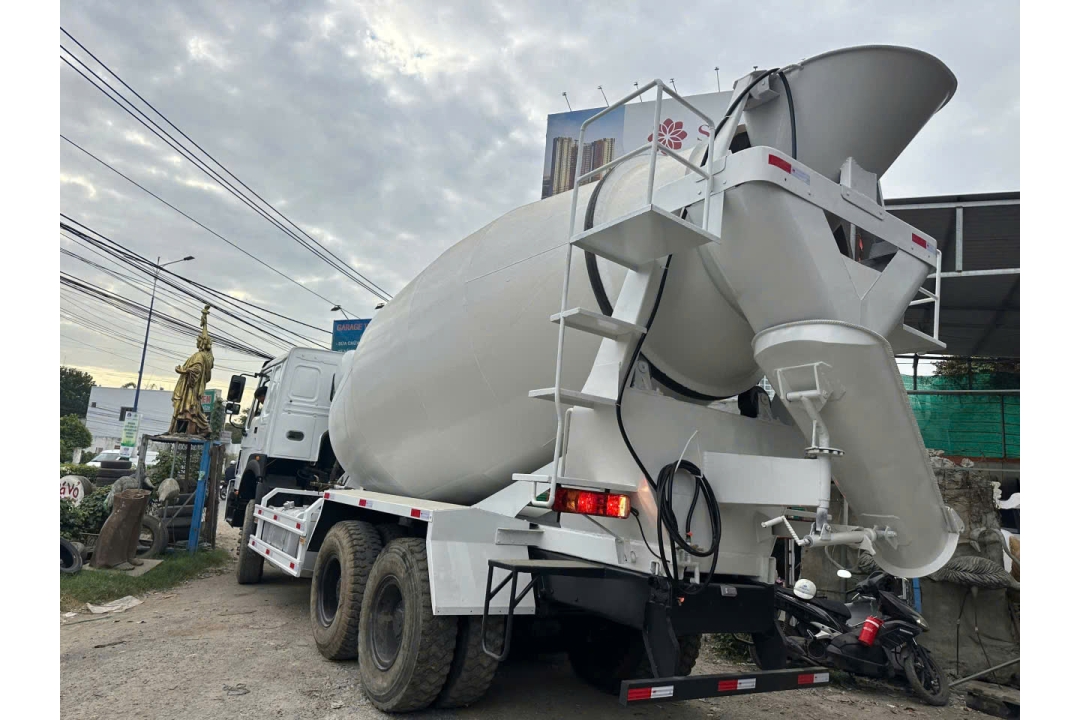 Xe trộn bê tông howo 2017